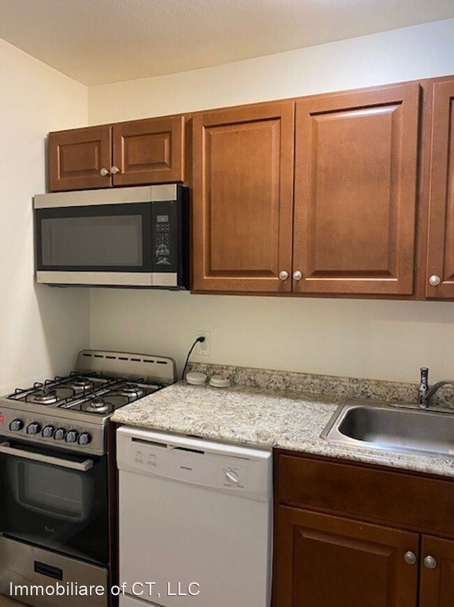 124 Biruta St in New Britain, CT - Building Photo - Building Photo