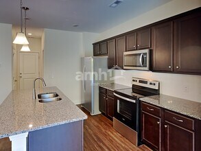 3017 Lucky Ln in Lebanon, TN - Foto de edificio - Building Photo