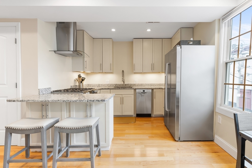 802 E 3rd St in Boston, MA - Building Photo
