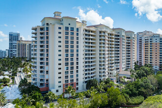 Ocean Tower Two in Miami, FL - Building Photo - Building Photo