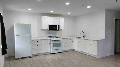 6477 146th Ave N in Clearwater, FL - Building Photo - Building Photo