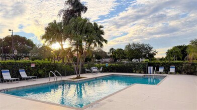 3400 Pinewalk Dr N in Margate, FL - Building Photo - Building Photo