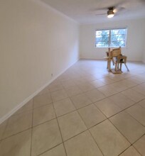 2424 SE 17th St, Unit 114B in Fort Lauderdale, FL - Foto de edificio - Building Photo