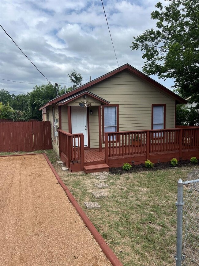 property at 1809 Perez St