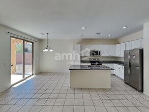 207 W Calle Matraca in Sahuarita, AZ - Foto de edificio - Building Photo