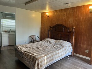 4126 Gardner Dr in Port Charlotte, FL - Foto de edificio - Building Photo