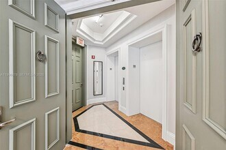 626 Coral Wy in Coral Gables, FL - Foto de edificio - Building Photo