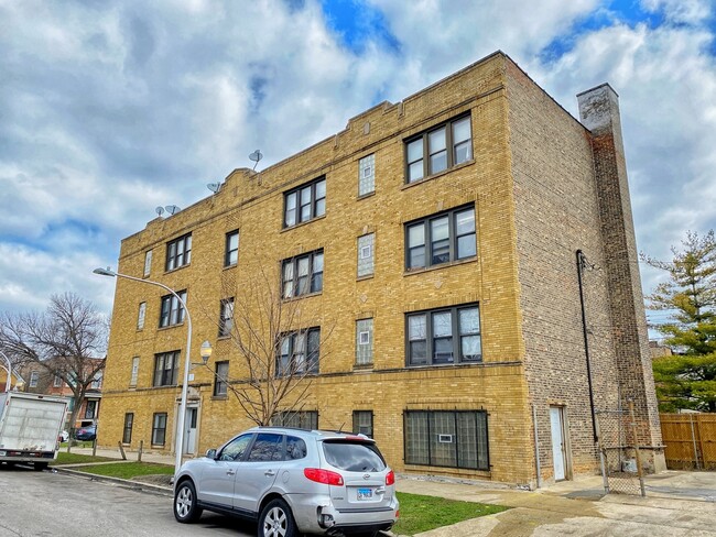 223 N Kolmar in Chicago, IL - Building Photo - Building Photo