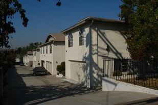 2560 Bancroft Dr in Spring Valley, CA - Building Photo
