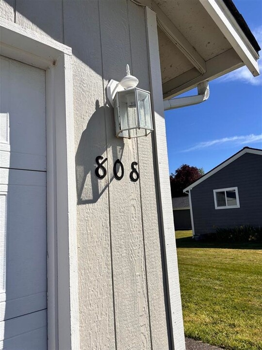 806-808 Marshall Ave in Sedro Woolley, WA - Building Photo