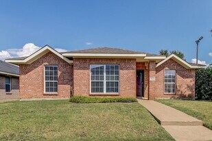 720 Duke Dr in Desoto, TX - Building Photo