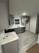 213 Pine St in Elizabeth, NJ - Building Photo - Building Photo