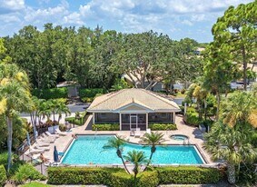 306 Emerald Bay Cir in Naples, FL - Building Photo