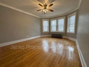 5911 W Huron St in Chicago, IL - Building Photo - Building Photo