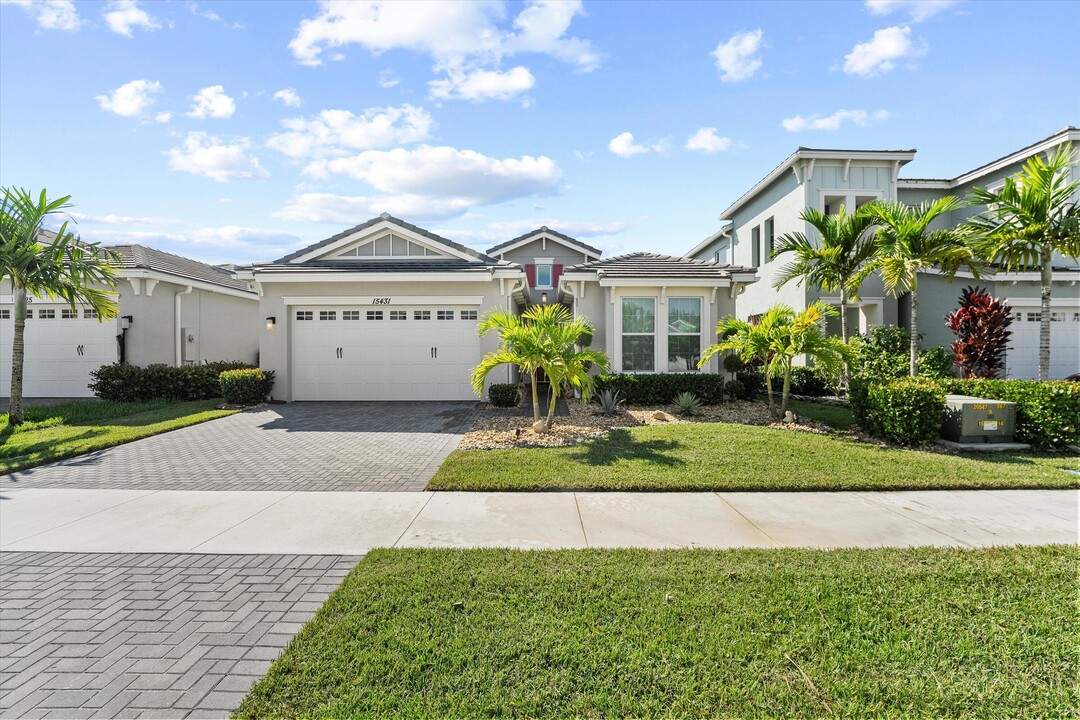 15431 Goldfinch Cir in Loxahatchee, FL - Foto de edificio