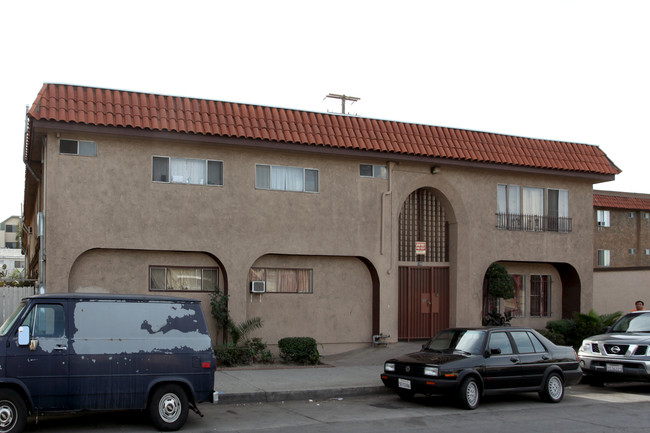 1226 E. 7th Street Apartments in Long Beach, CA - Building Photo - Building Photo