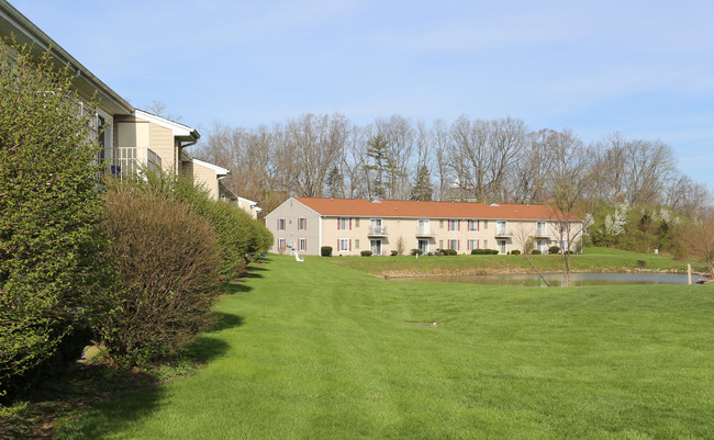 Four Seasons Apartments in Mason, OH - Building Photo - Building Photo