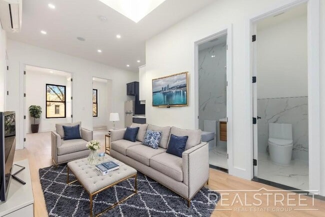 Brand New 4 Bed, 2 Bath with In-Unit Laund in Brooklyn, NY - Building Photo - Building Photo