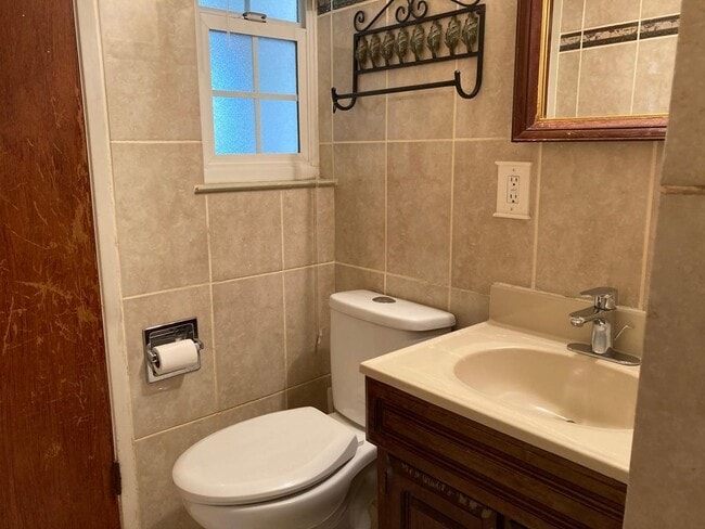 1123 Merritt Ln in Hayward, CA - Building Photo - Building Photo