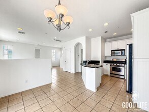 810 Harbor Cliff Way in Oceanside, CA - Building Photo - Building Photo