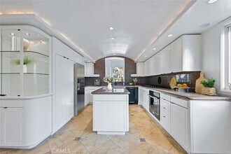 411 Goldenrod Ave in Newport Beach, CA - Building Photo - Building Photo