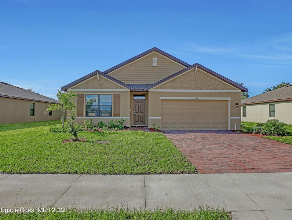 7559 Tourmaline Dr in Grant Valkaria, FL - Building Photo