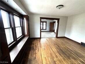 4270 Valley Rd, Unit UP in Cleveland, OH - Foto de edificio - Building Photo