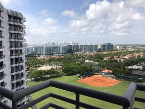 3300 NE 191st St, Unit # 1806 in Aventura, FL - Building Photo - Building Photo
