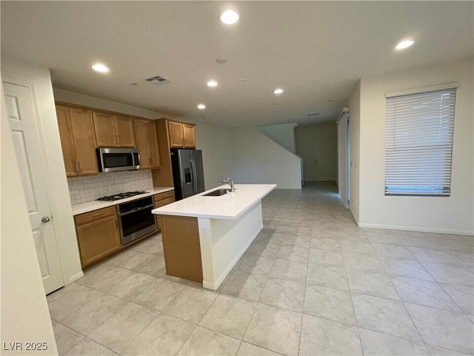 11747 Emerald Lk Ave in Las Vegas, NV - Foto de edificio