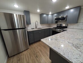 220 E 7th St in Moscow, ID - Foto de edificio - Building Photo