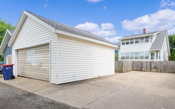 1054 Hovey St SW, Unit 2 in Grand Rapids, MI - Building Photo - Building Photo