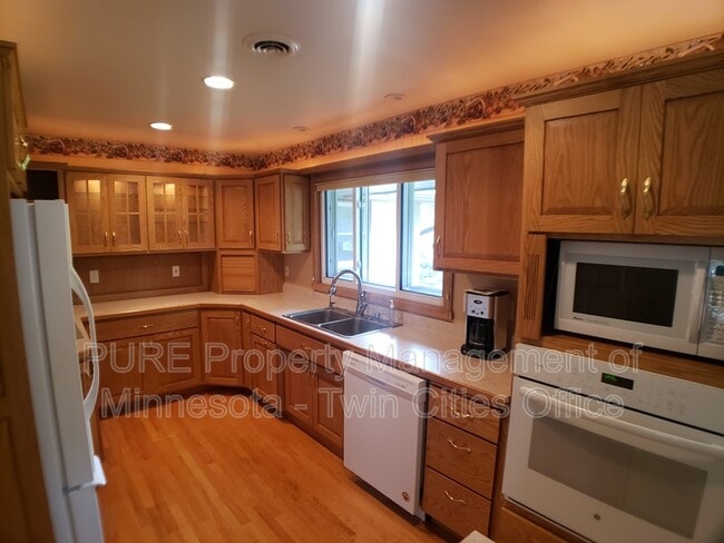 8738 Lake Jane Trail N in Lake Elmo, MN - Building Photo - Building Photo