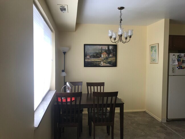 129 Baywood Ave, Unit 2D4 in Pittsburgh, PA - Building Photo - Building Photo