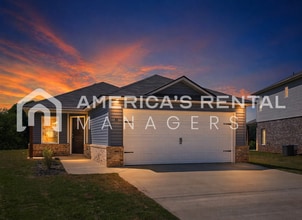 46 Broken Arrow Ln in Munford, AL - Foto de edificio - Building Photo