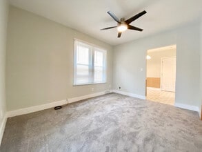 5517 W Higgins Ave, Unit 2 in Chicago, IL - Foto de edificio - Building Photo