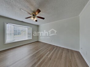 1703 Hunterwoods Dr in High Point, NC - Building Photo - Building Photo