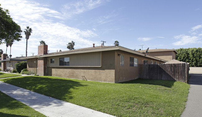 121 S Laxore St in Anaheim, CA - Building Photo - Building Photo