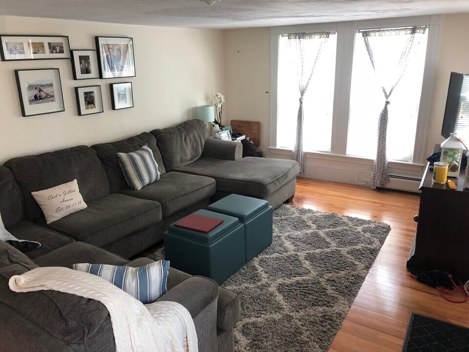 57 Henry Ave in Melrose, MA - Building Photo