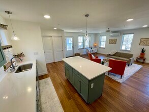 215 W Spencer St, Unit A2 in Ithaca, NY - Building Photo - Building Photo