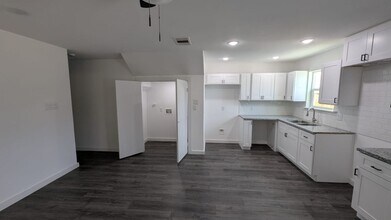 2310 Wavell St in Houston, TX - Building Photo - Building Photo