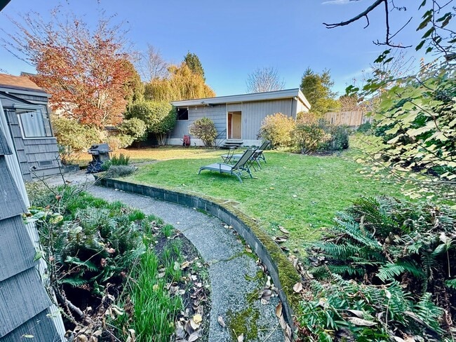 8054 29th Ave NW in Seattle, WA - Building Photo - Building Photo
