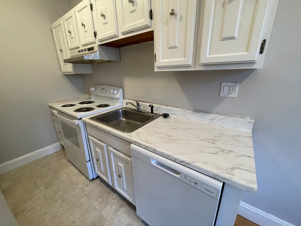 52 Strathmore Rd, Unit 24 in Boston, MA - Foto de edificio