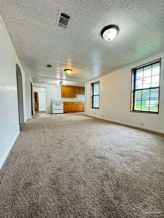 4963 Mobile Hwy in Pensacola, FL - Building Photo