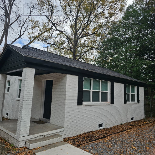 property at 822 S Kilbourne Rd