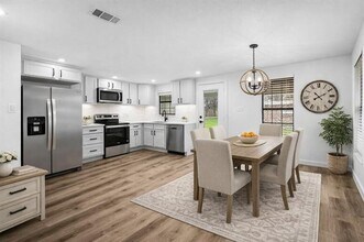 305 E Kirby Ave in Quinlan, TX - Building Photo - Building Photo