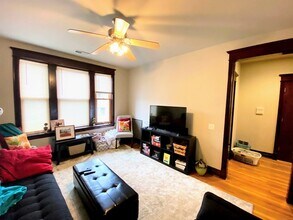2107 W North Ave, Unit 1 in Chicago, IL - Building Photo - Building Photo