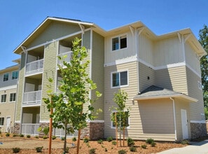 Sunrise Village Senior Apartments in Gridley, CA - Foto de edificio - Building Photo