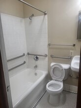 3958 N 22nd St, Unit 201 in Milwaukee, WI - Building Photo - Building Photo