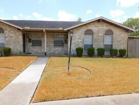 10402 Belfast Rd in La Porte, TX - Building Photo