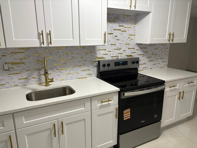 39 E 52nd St, Unit 3 in Brooklyn, NY - Building Photo - Building Photo